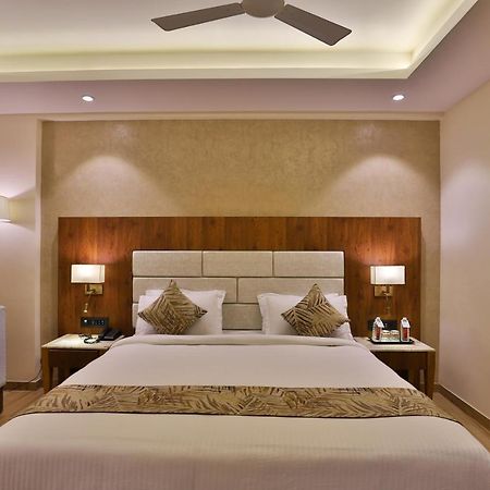 The Square Somnath Hotel Luaran gambar
