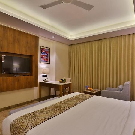 The Square Somnath Hotel Luaran gambar