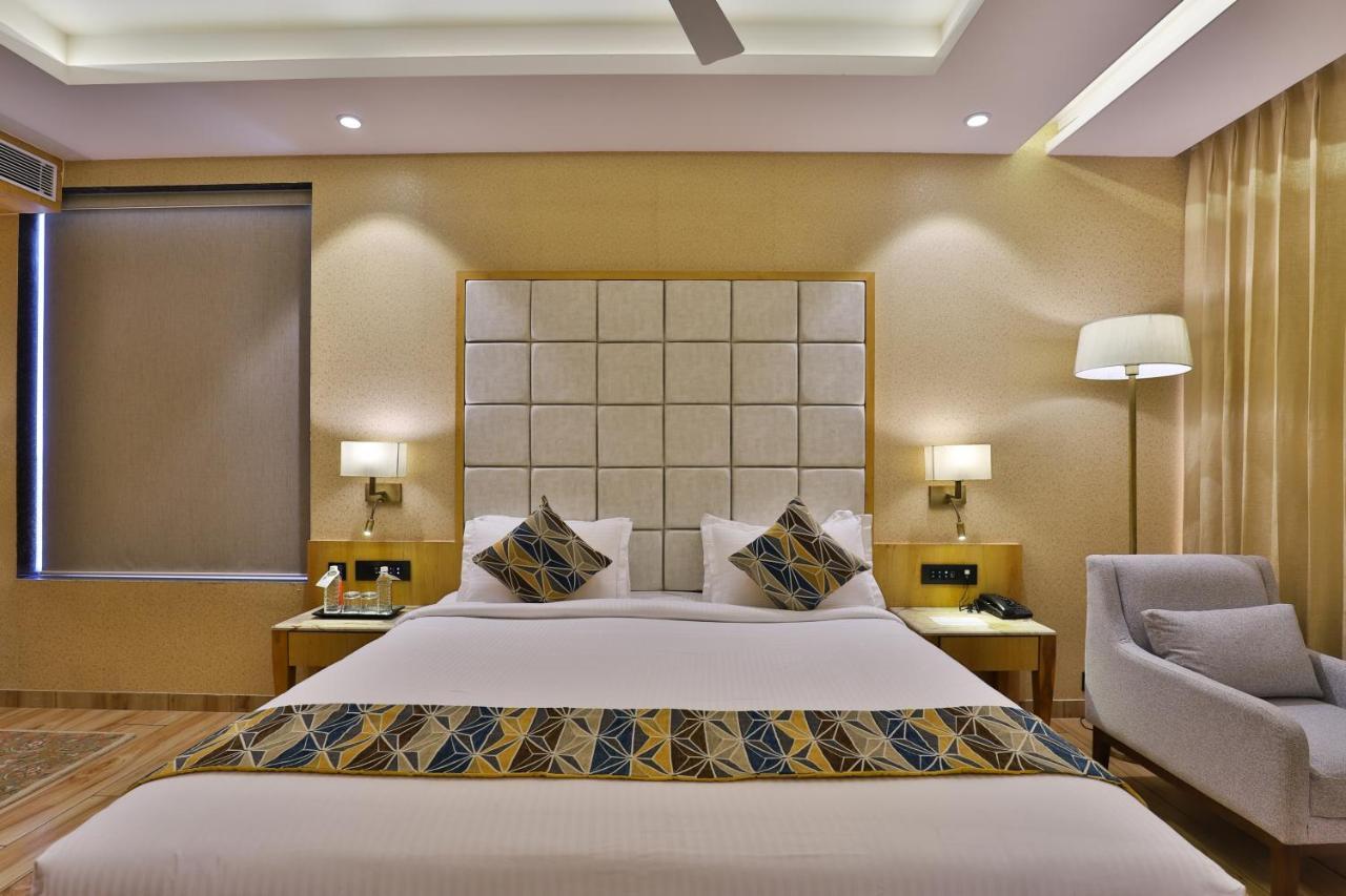 The Square Somnath Hotel Luaran gambar